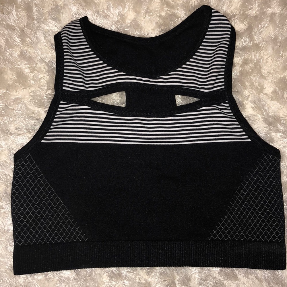 High neck sports bra